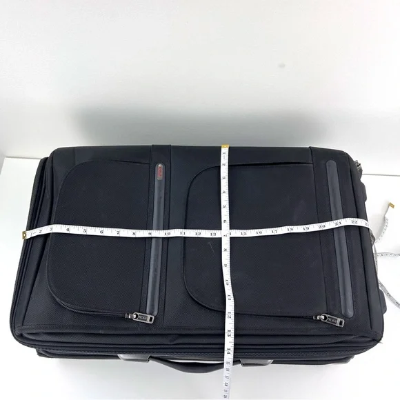 TUMI BLK UPRIGHT ROLLING EXPANDABLE +GARMENT SLEEVE #22034D4-CARRYON - Picture 15 of 16